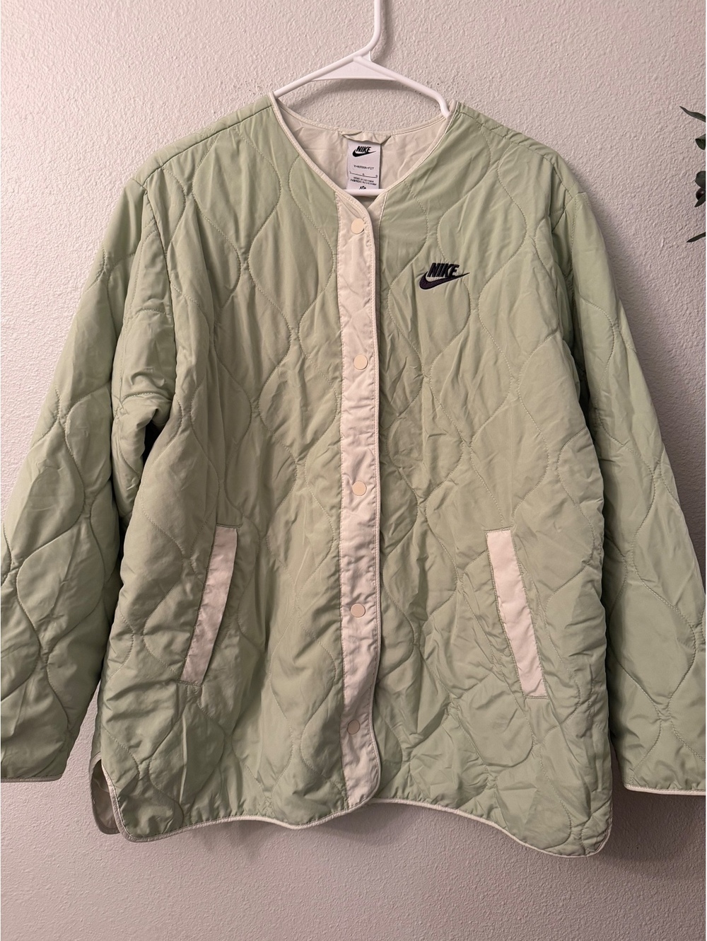 Nike woman’s quilted jacket size large